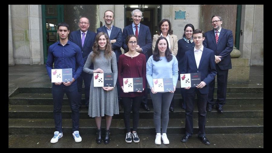 Las biotecnológicas gallegas AMSlab y Mestrelab entregaron ayer en la Facultade de Química los premios 'Chemist for our future'.
